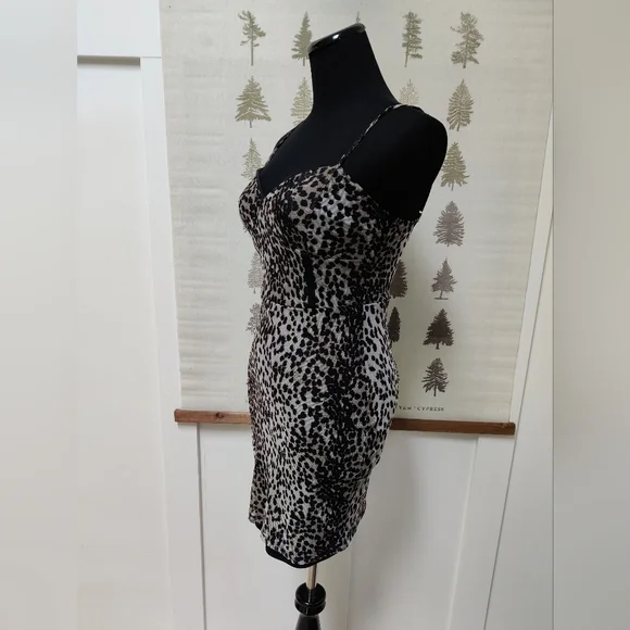 Guess Mini Dess - Small - Picture 2 of 8